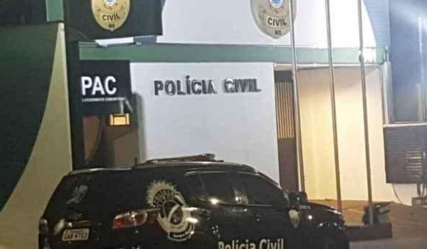 Polícia aborda van e casal é preso com carregamento de maconha em Campo Grande