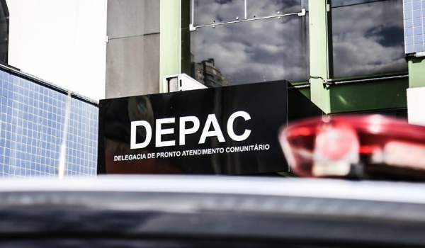 Mulher é presa saindo de loja no shopping com mais de 35 peças de roupas furtadas