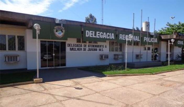 Mulher descobre que anúncio oferecia serviços sexuais usando fotos dela