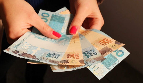 Prefeitura paga salário de servidores municipais no dia 5 de janeiro