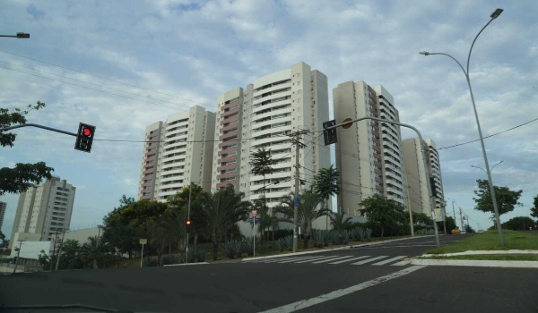 Quarta-feira será de calor com máxima de 40ºC e pancadas de chuva no Estado