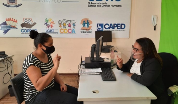 Por semana, duas surdas pedem intérprete para ir à Delegacia da Mulher