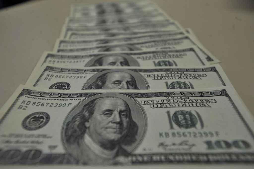 Dólar atinge R$ 5 pela primeira vez na história