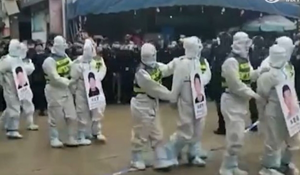 A polêmica humilhação pública de suspeitos de crimes na China