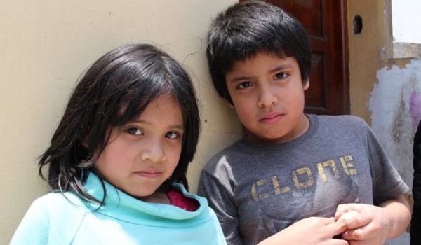 O drama dos órfãos da covid no Peru, país com mortalidade mais alta na pandemia