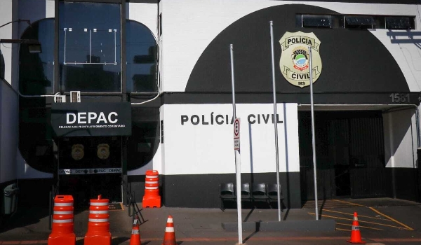 Homem é encontrado morto em corredor de casa com ferimento na cabeça