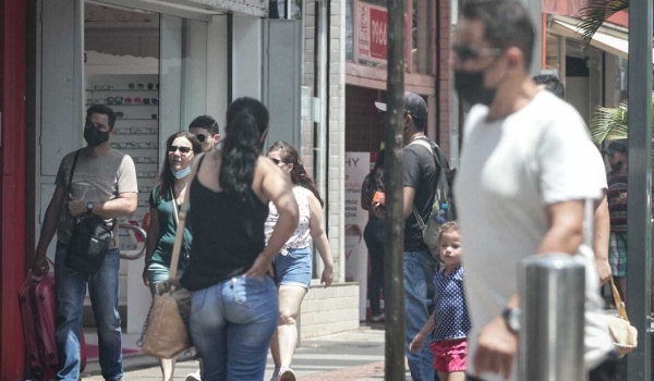 Shoppings, comércio e mercados abrem em horário especial na véspera de Ano Novo