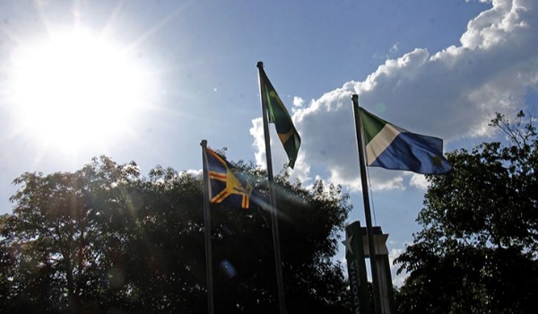 Tempo volta a ficar firme neste domingo, mas pode chover a noite