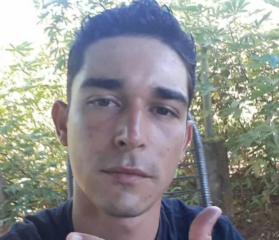 Trave cai e mata jovem durante jogo de futebol em cidade de MS