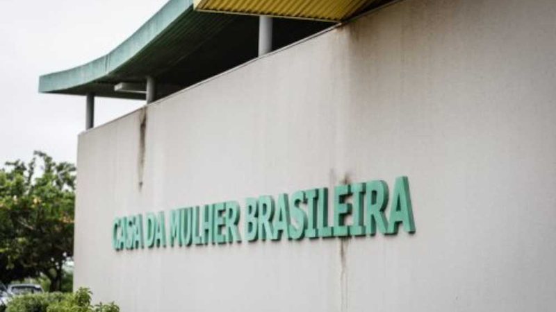 Ex-namorado invade festa armado com facão e acaba espancado após golpear vítima