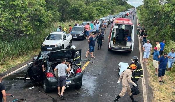 Acidente entre três veículos mata uma pessoa na MS-276