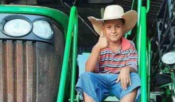 Em meio a denúncias, polícia investiga morte de criança que caiu de pé de manga