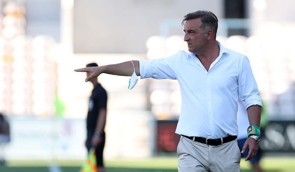 Atlético-MG avança em negociação por Carlos Carvalhal e já discute redução de multa 