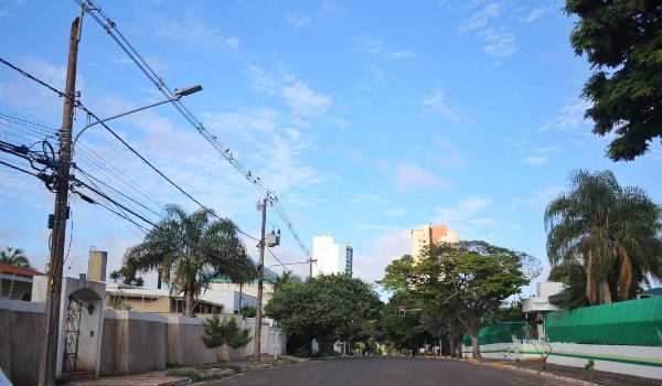 Domingo será de tempo instável com temporal e máxima de 35°C em MS