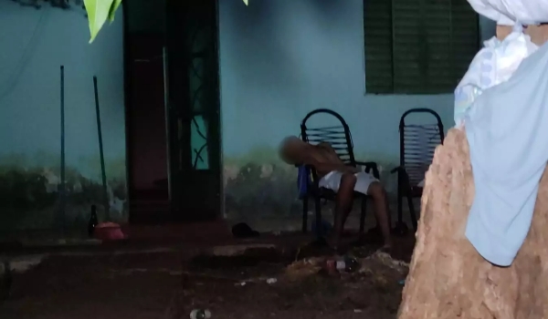 Adolescente é executado com 3 tiros enquanto tomava cerveja com amigos