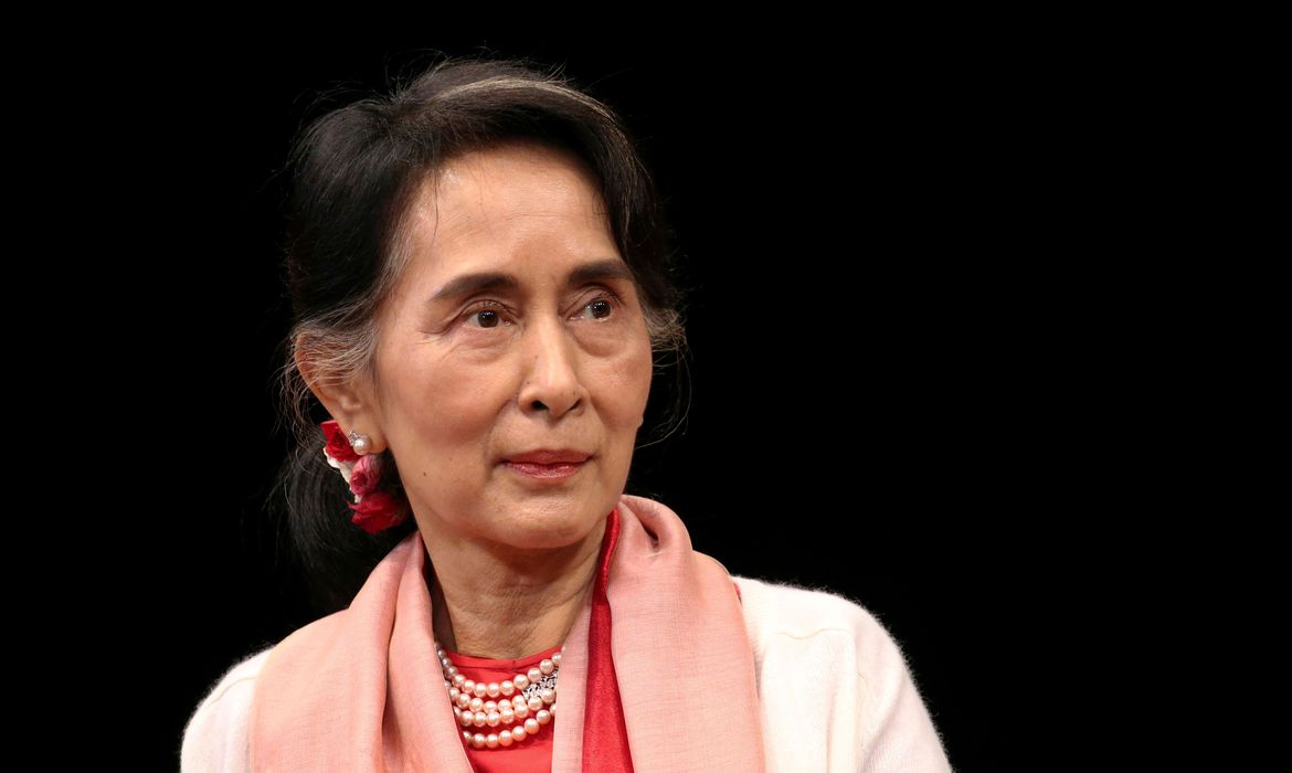Líder deposta de Myanmar é condenada a mais quatro anos de prisão