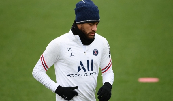 Neymar retorna a Paris para dar continuidade a tratamento de lesão no tornozelo esquerdo