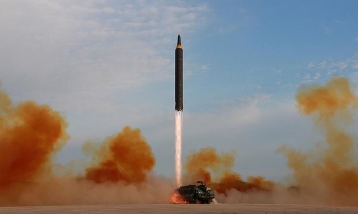 Coreia do Norte lança novo míssil balístico