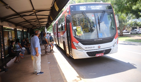Prefeitura propõe pagar mais por passe de ônibus de servidor para evitar greve