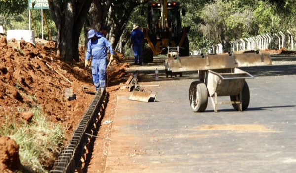 Agesul recomenda atenção redobrada aos motoristas que transitarem pela avenida do Poeta