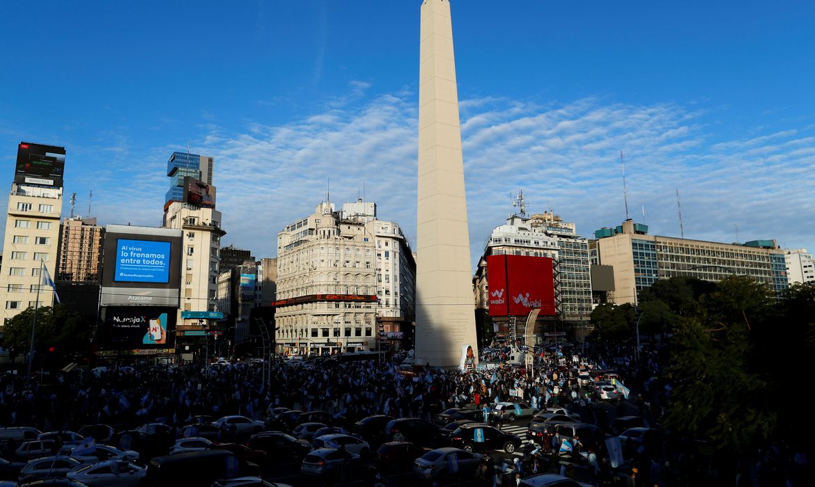 Capital argentina é atingida por blecaute em meio a onda de calor