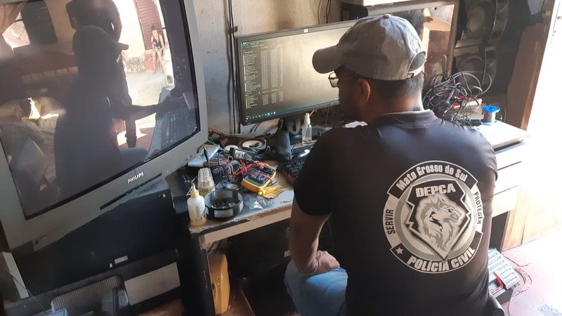 Homem que vendia pornografia infantil a compradores internacionais é preso em MS