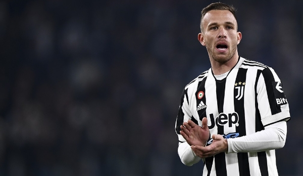 Arsenal procura a Juventus e tenta empréstimo do volante Arthur