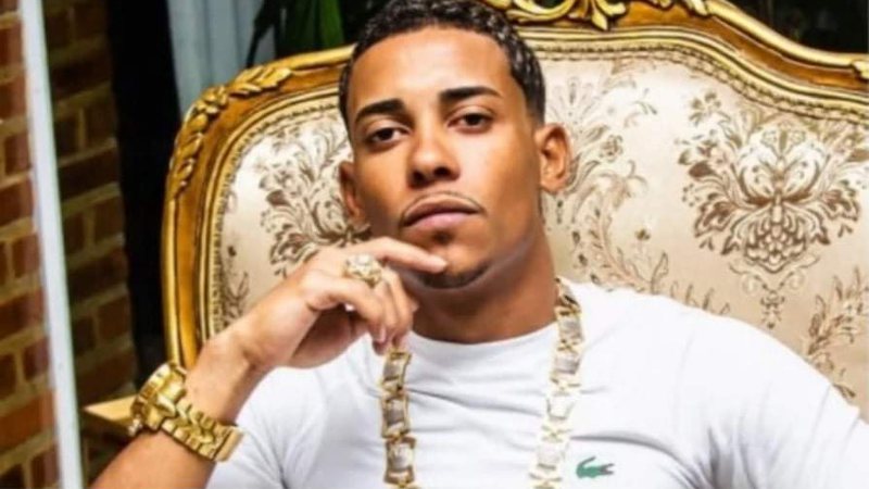 Funkeiro doa R$ 20 mil a segurança demitido por aceitar gorjeta