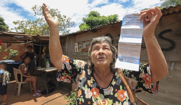 Emoção e gratidão marcam famílias que começaram 2022 com conta de energia zero, graças ao programa do Governo do Estado