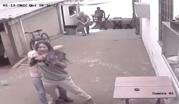 Briga por placa publicitária termina em agressão a mulher na Afonso Pena