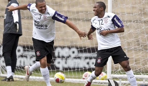 Ronaldo convida Elias, ex-companheiro de Corinthians, para trabalhar no Cruzeiro