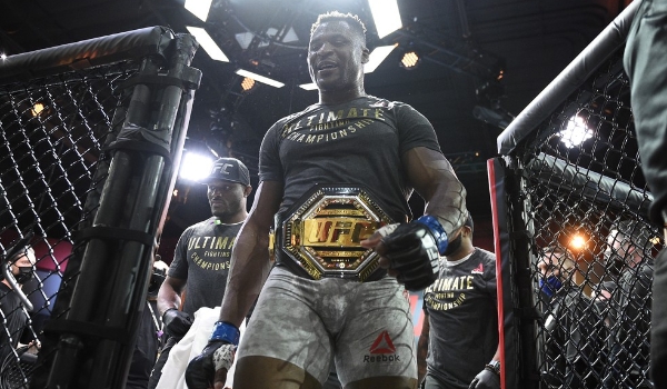 Francis Ngannou garante: após UFC 270, não luta mais sob atual contrato