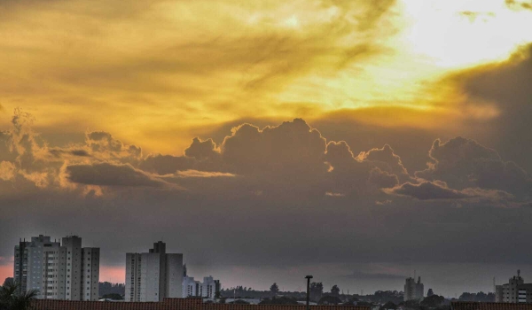 Sol brilha forte neste domingo com calor de 41ºC em MS