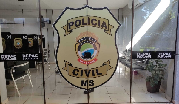 Advogado preso por invadir delegacia paga fiança e ganha liberdade