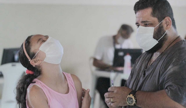 Vacinação nesta 2ª representa alívio e segurança para pais e crianças