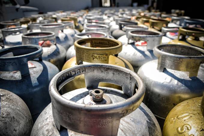 Governo começa a pagar o vale-gás; veja calendário e quem tem direito