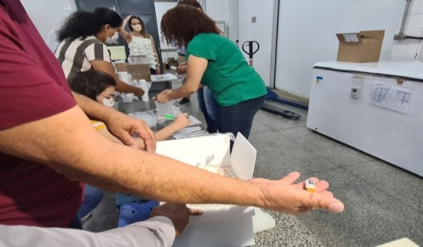 Com logística ágil e eficiente, vacinas chegam em tempo recorde aos 79 municípios do Estado