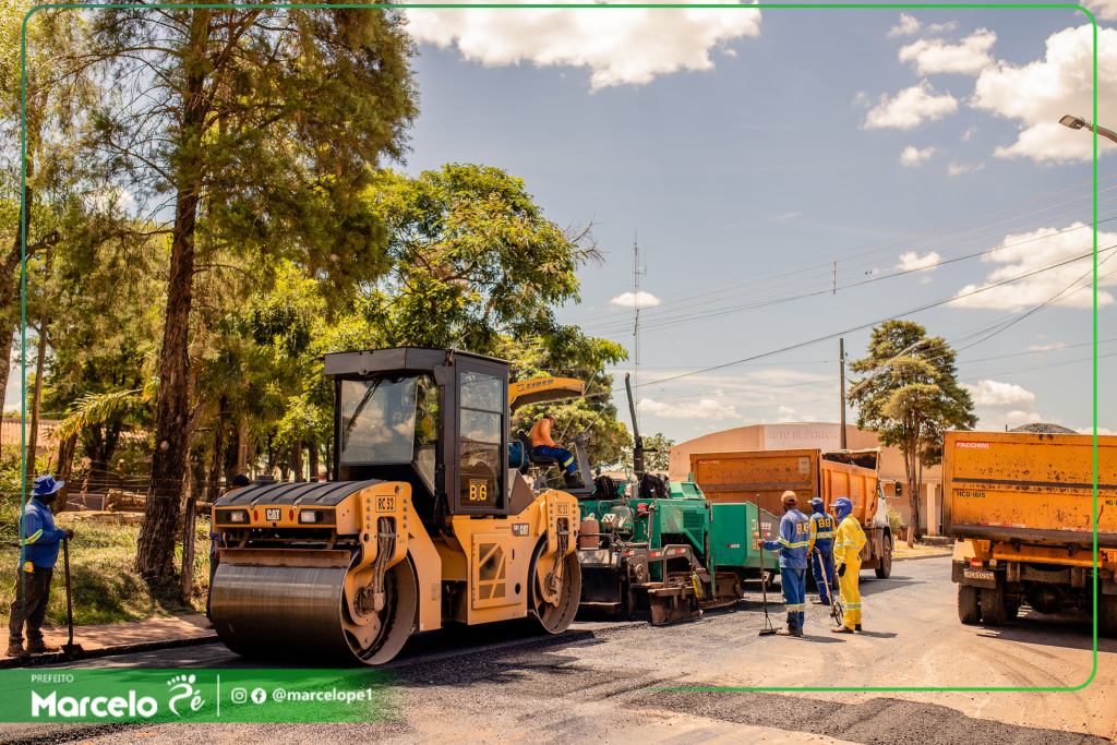 “Com parcerias corretas, quem ganha é o povo” afirma Marcelo Pé acompanhando os trabalhos de pavimentação asfáltica em Antônio João