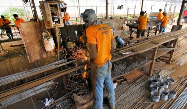Com o dobro da média nacional de presos trabalhando, Agepen busca expansão de parcerias e oficinas laborais