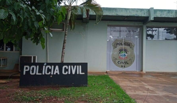 Homem morre ao cair de carroceria e ser atingido por container de combustível