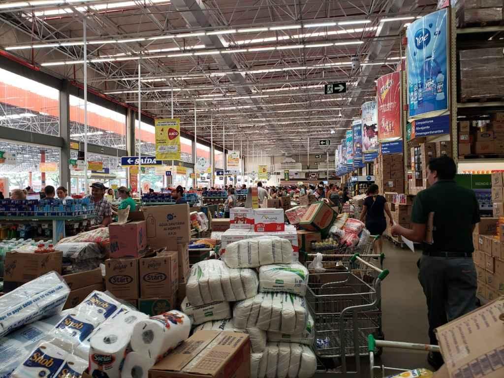 Prefeitura vai fiscalizar aglomerações nos supermercados e atacadistas neste domingo