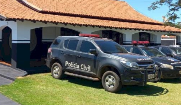 Preso homem que esfaqueou morador encontrado morto no quintal de casa