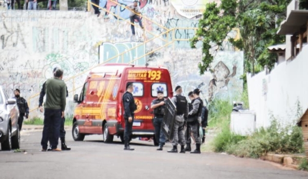 Ferida a tiros após sequestrar motorista de aplicativo está internada na Santa Casa