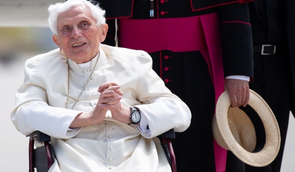 Bento XVI acobertou casos de pedofilia na Alemanha, diz relatório 