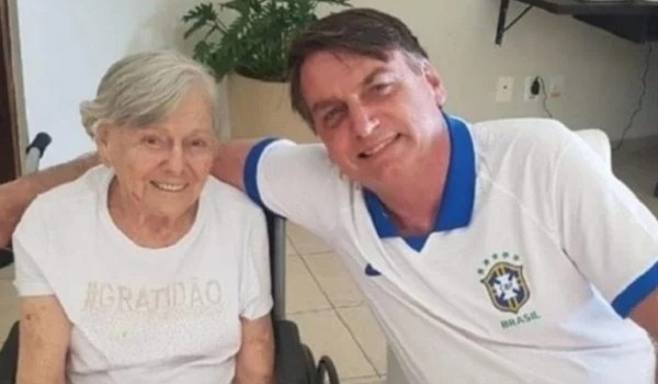 Mãe de Bolsonaro morre aos 94 anos; anúncio foi feito pelo presidente 