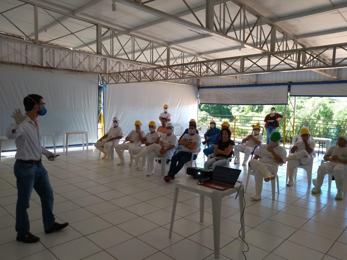 Frigorífico Brasil Global promove palestra para orientar colaboradores sobre a Covid-19