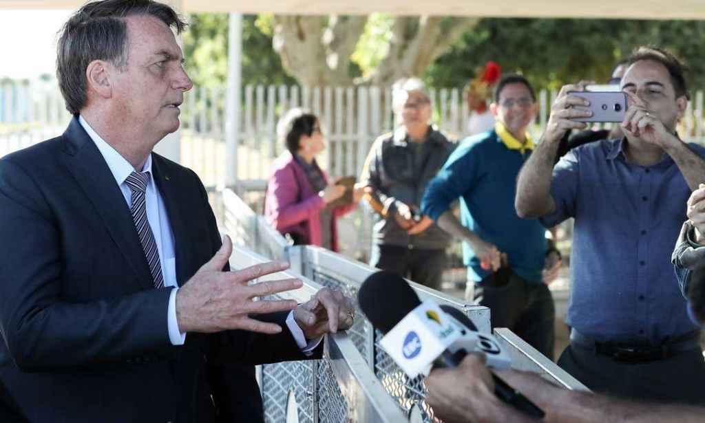Bolsonaro lista imprensa como serviço essencial