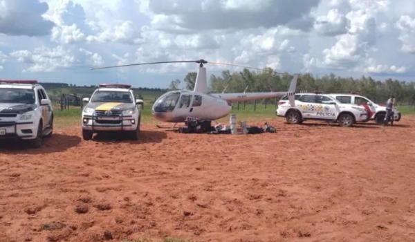 Helicóptero que saiu de Aral Moreira é apreendido em SP com 250 kg de cocaína