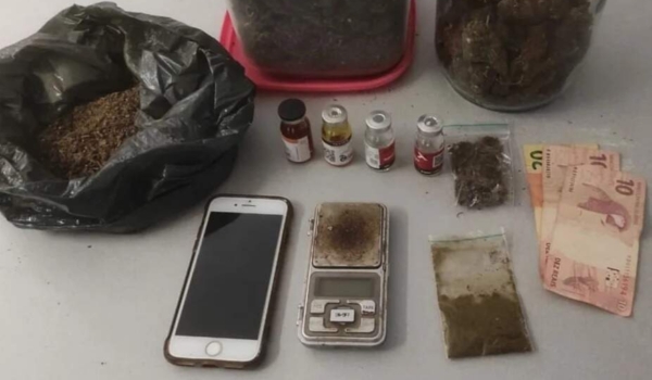 Polícia encontra maconha e anabolizantes com traficante em condomínio na Capital