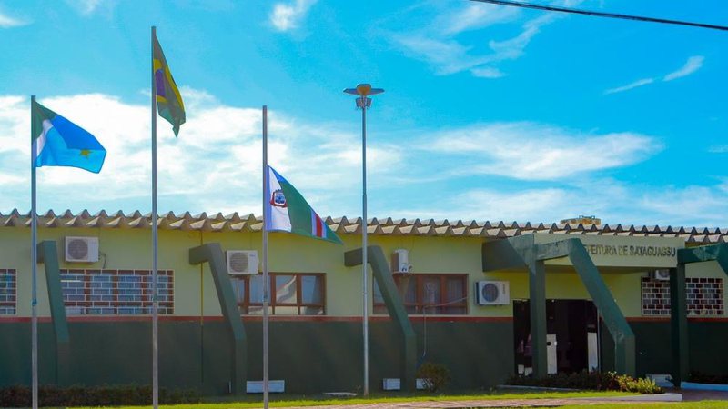 Prefeito é investigado por aumentar gastos com publicidade após contratação de locutor